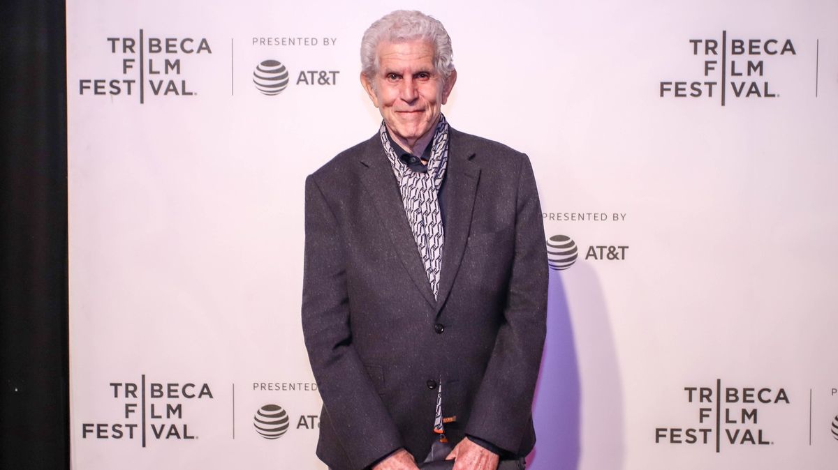 Actor Tony Roberts Dies