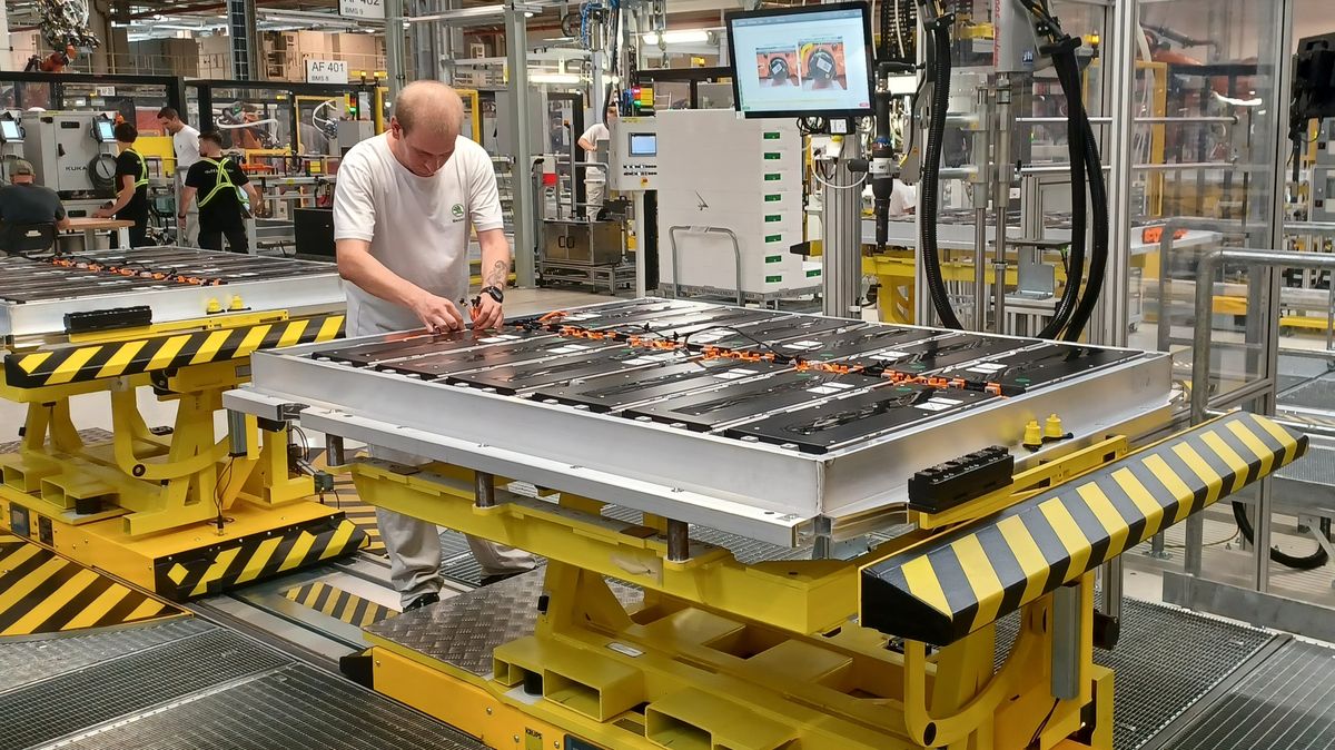 Česká ekonomika příští rok slušně poroste, inflace peněženky nezruinuje