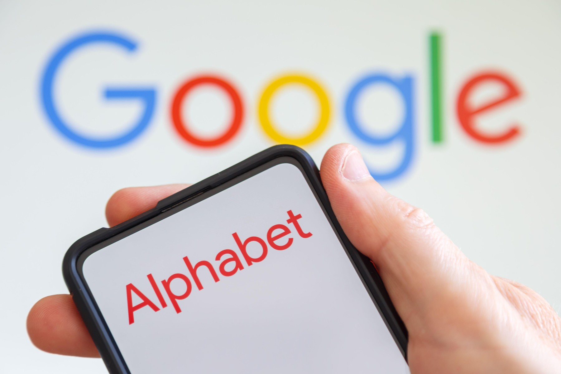 Společnost Alphabet zečtyřnásobila zisk, tržby překonaly očekávání