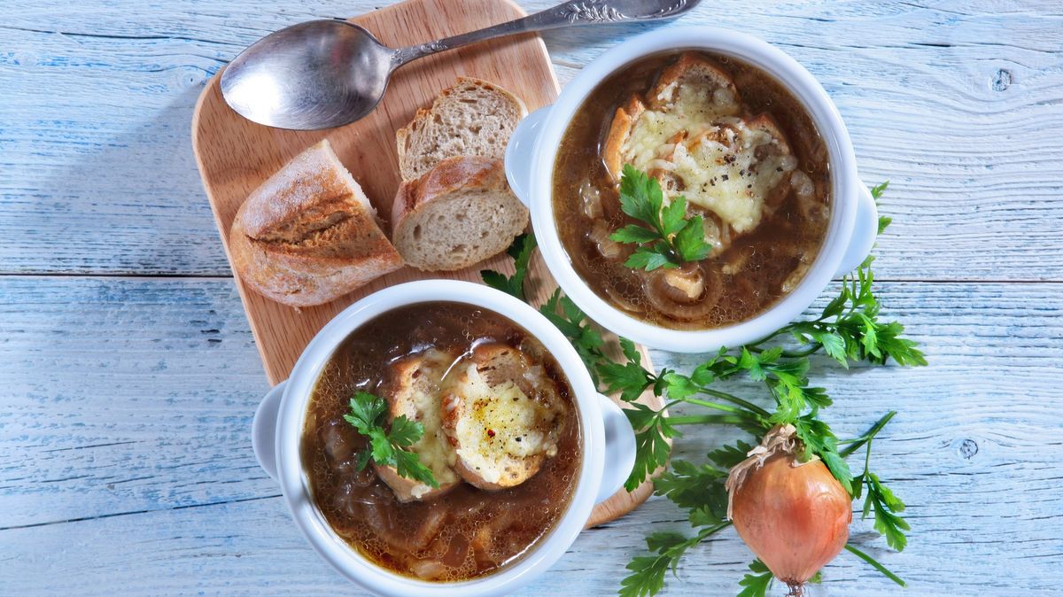Recept na francouzskou cibulačku s toasty