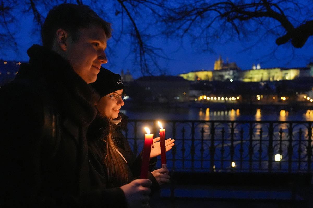 Svíčkový pochod k příležitosti sedmého výročí vraždy slovenského novináře Jána Kuciaka a jeho snoubenky Martiny Kušnírové
