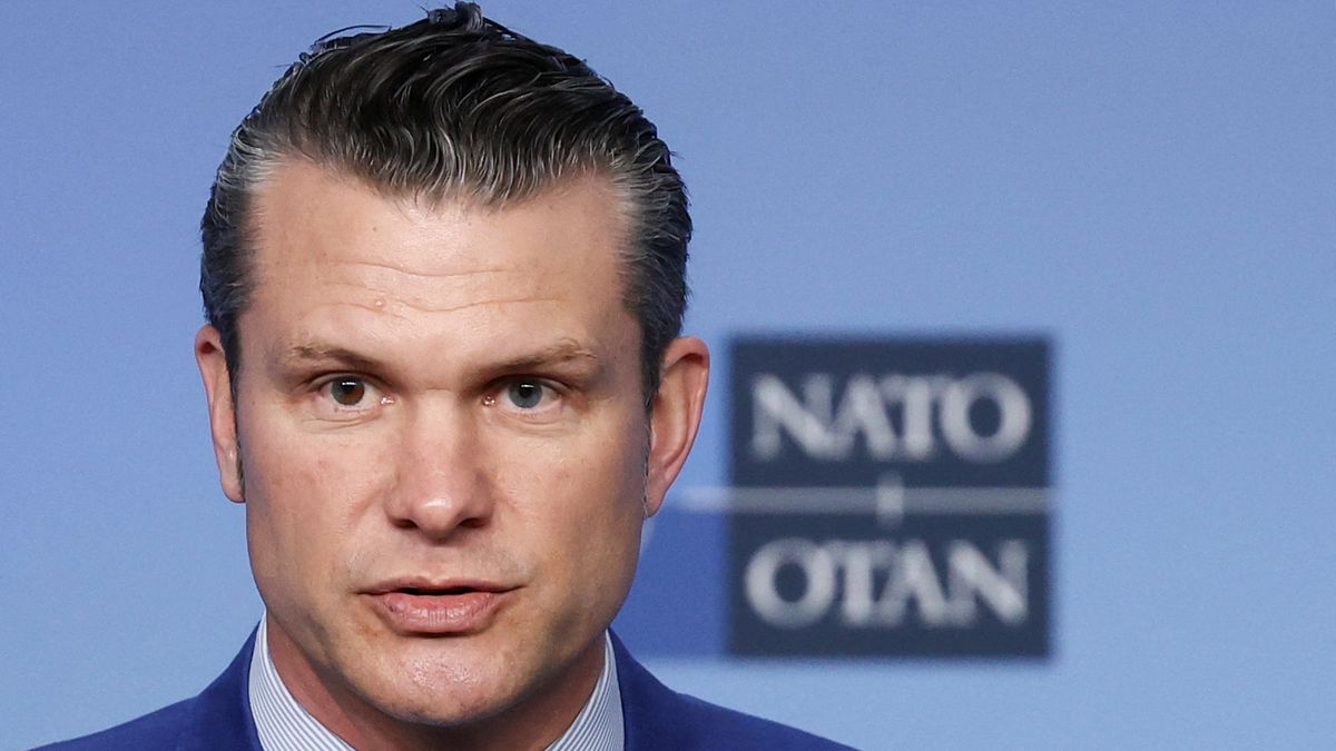 Spokojený nebude nikdo, předvídá šéf Pentagonu výsledek jednání o Ukrajině