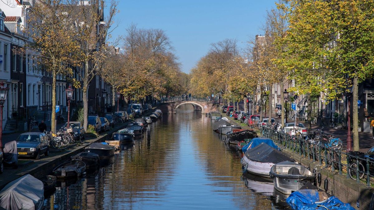 Na kanály v Amsterodamu mohou jen bezemisní lodě