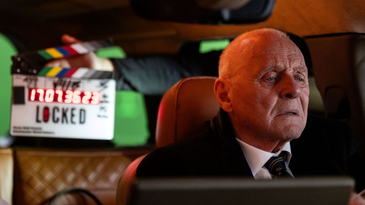Hororová Týna: Anthony Hopkins uvězní zlodějíčka v luxusním autě. Film V pasti produkoval i Petr Jákl