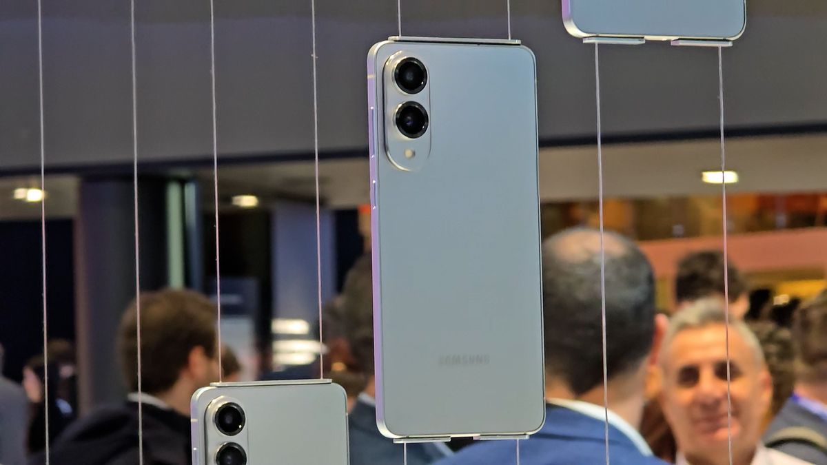 Ukázali nejstřeženější telefon, ale nic o něm neřekli