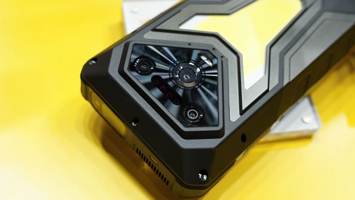 Projector-Integrated Smartphone Unveiled at MWC 2025: Innovating Mobile Tech