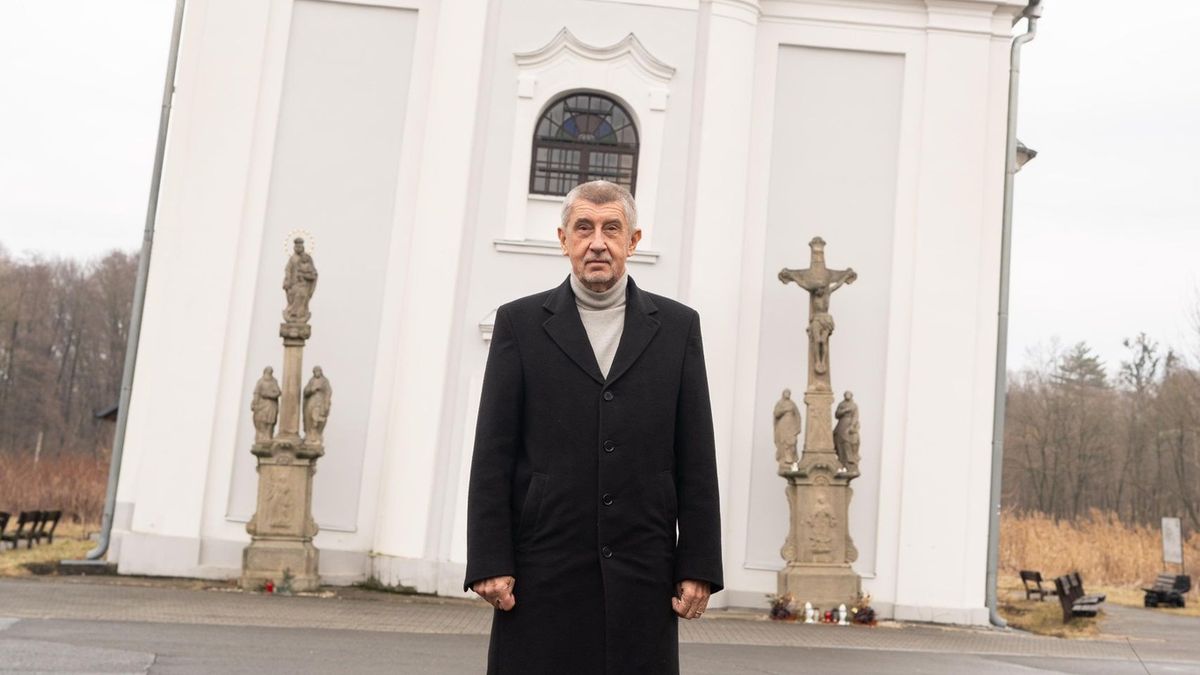 Babiš vplul do boje o šikmý kostel. Na straně svého nepřítele Bakaly