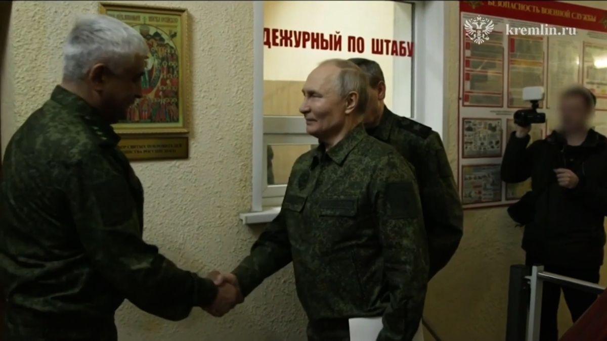 Se zajatými ukrajinskými vojáky budeme zacházet jako s teroristy, hřímal Putin v Kurské oblasti