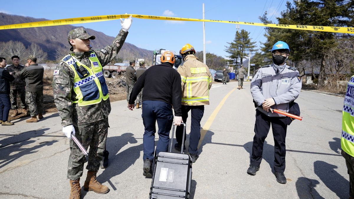 Stíhačka v Koreji nedopatřením svrhla bomby a zranila sedm lidí