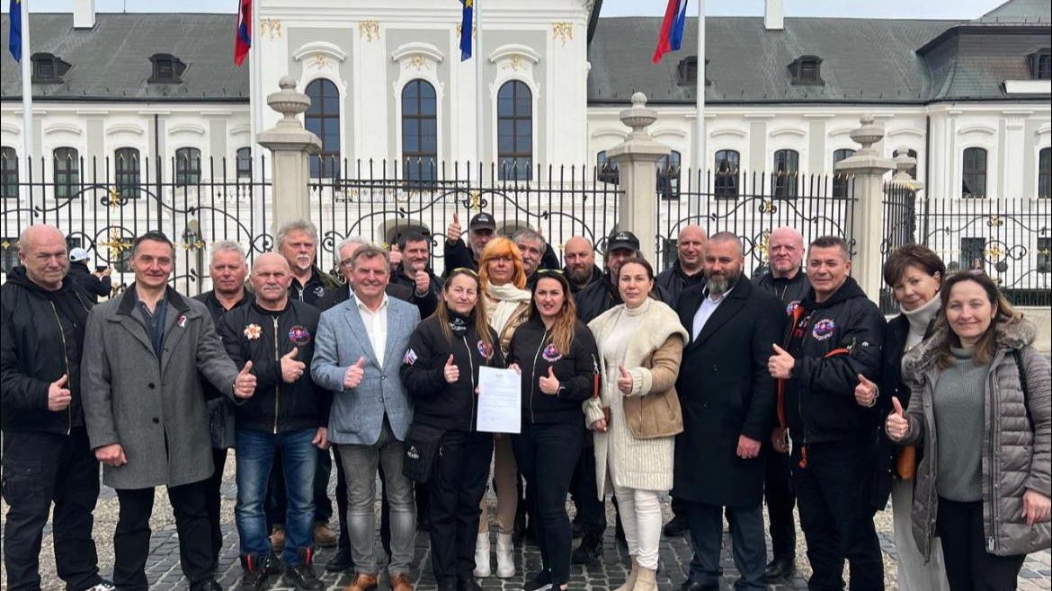 Proruští motorkáři tvrdí, že sesbírali na Slovensku 450 tisíc podpisů pro zrušení sankcí