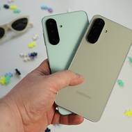 Galaxy A56 5G je k dispozici v různých barevných kombinacích.