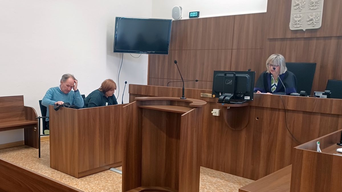 Bývalý reportér Wollner u soudu komentoval výpovědi svědků, museli ho napomínat