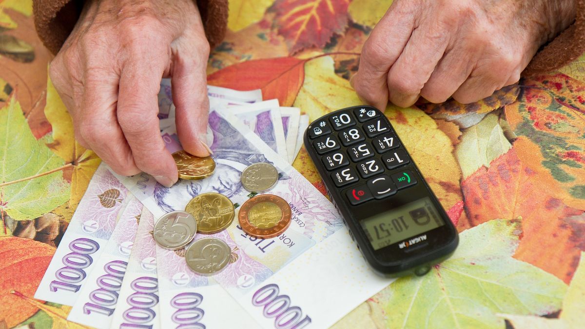 Důchody budou penzistům chodit výrazně dříve