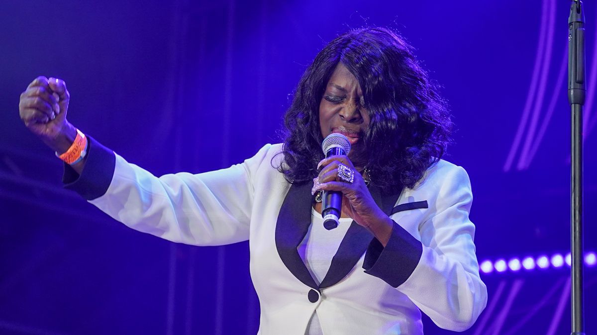 Tragicky zemřela zpěvačka Angie Stone. Při nehodě po návratu z koncertu