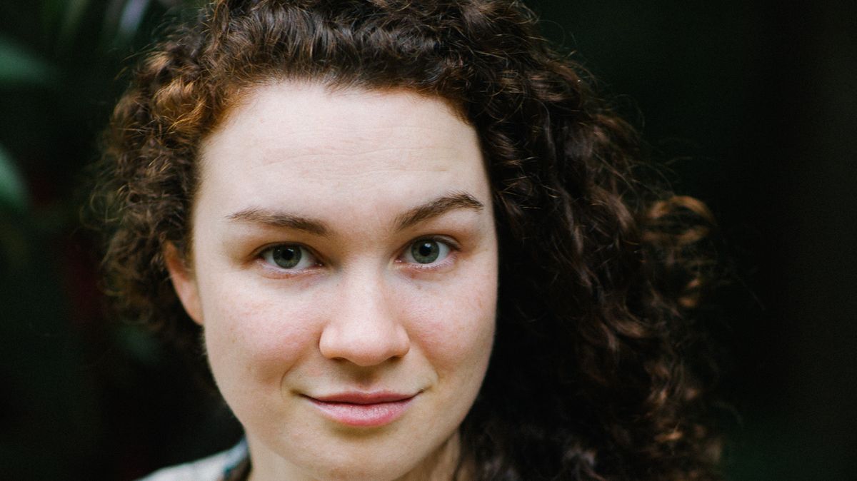 Od hrůz odpočívám sledováním hororů, říká bestselleristka Darcy Coatesová
