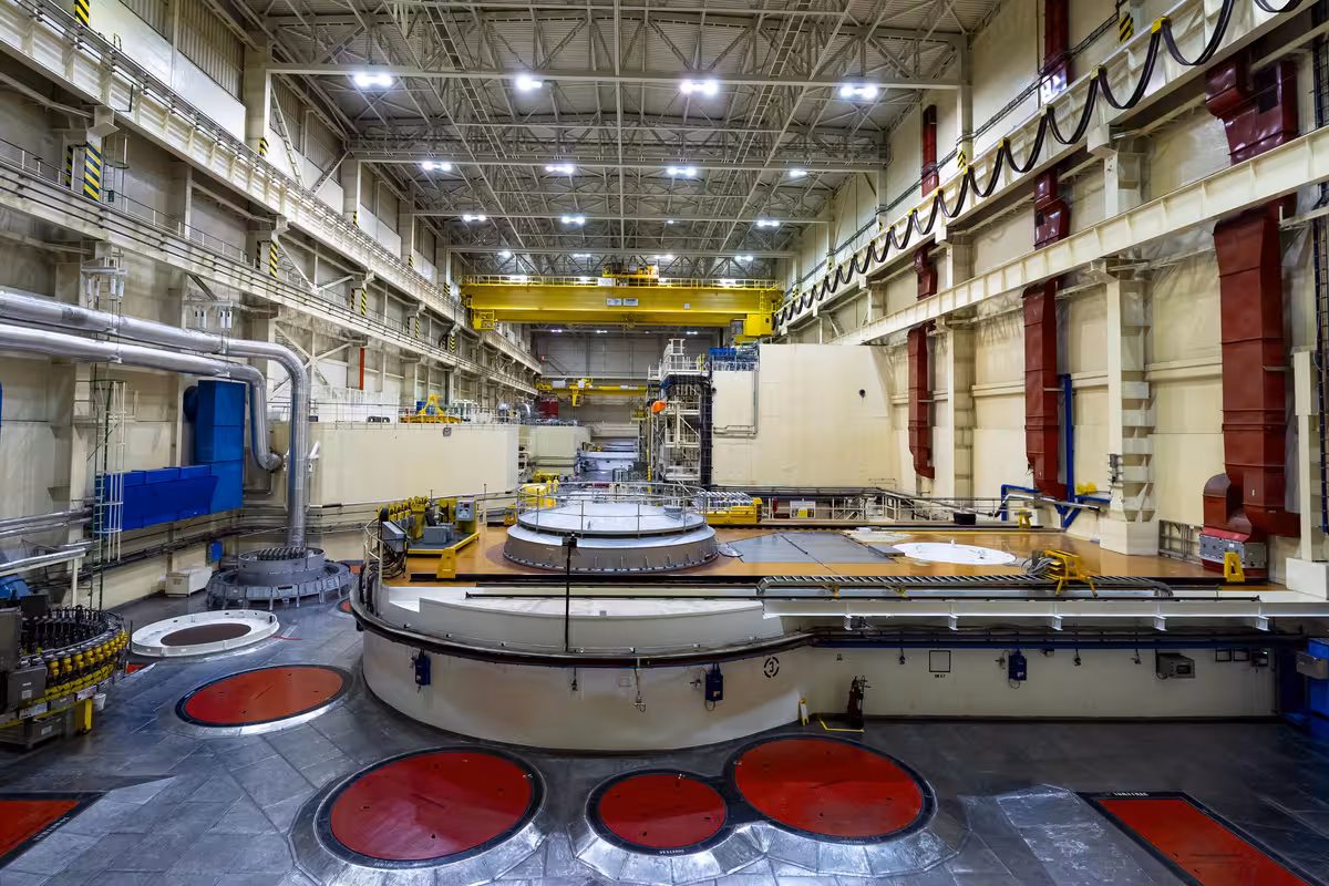 Jaderná elektrárna Dukovany. Na snímku z 4. března 2025 reaktorový sál druhého dvojbloku s reaktory č. 3 a 4.