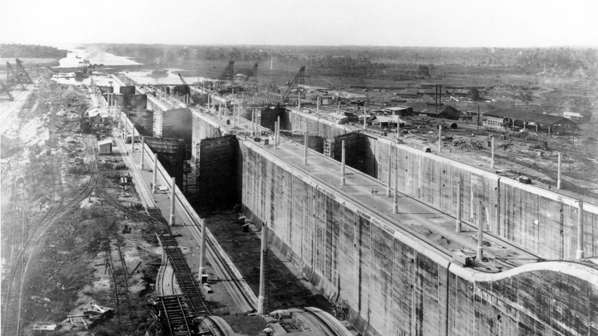FOTO: Nejdražší konstrukční projekt své doby. Jak se stavěl Panamský průplav