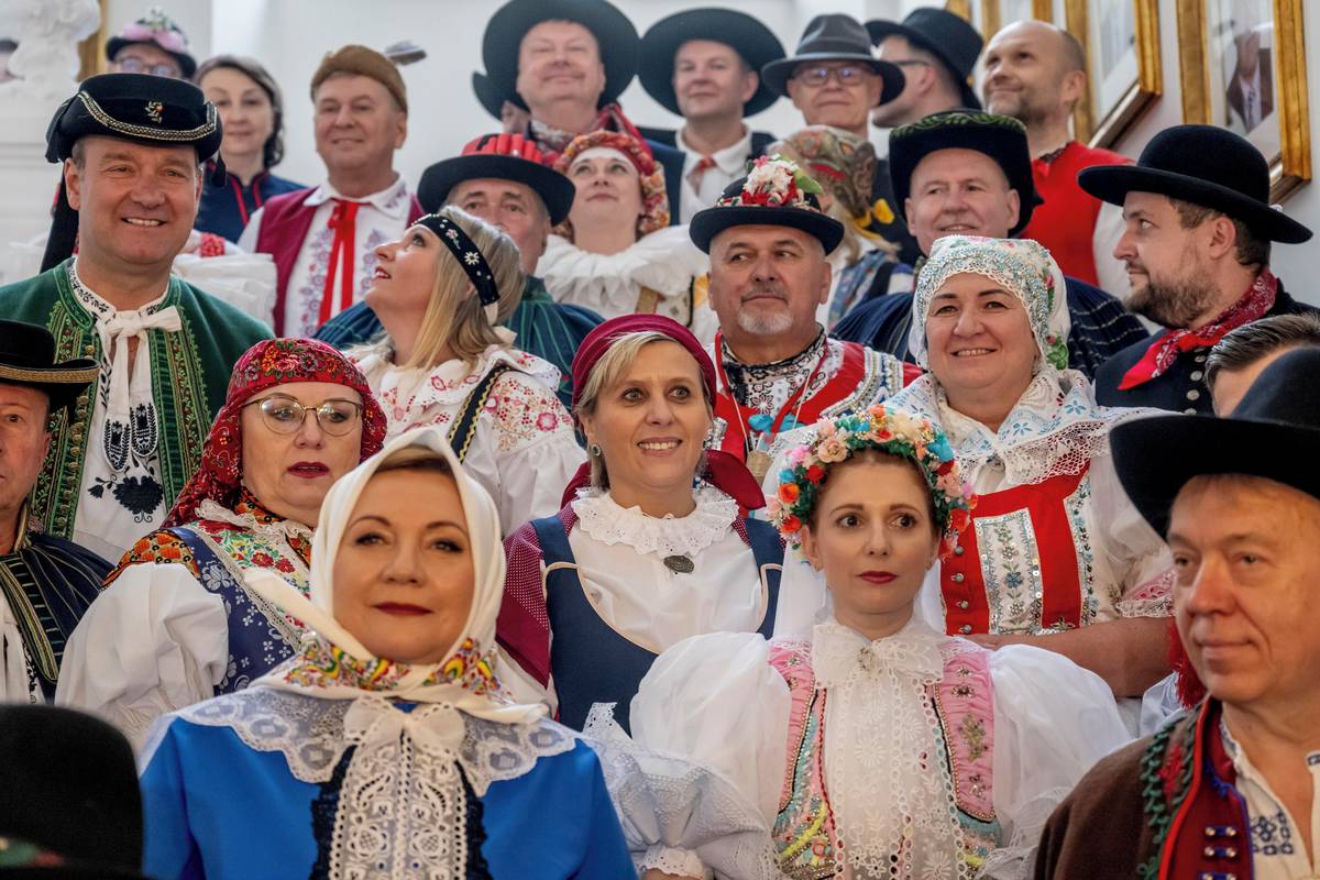 Společné fotografování ve Sněmovně.