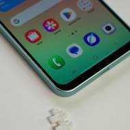 Rámečky okolo displeje jsou u modelu Galaxy A56 5G poměrně tenké, širší je pouze ten spodní.