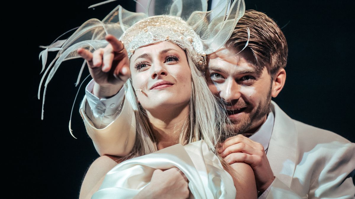 RECENZE: Divadelní Velký Gatsby. Titulní hrdiny přerůstá vedlejší postava