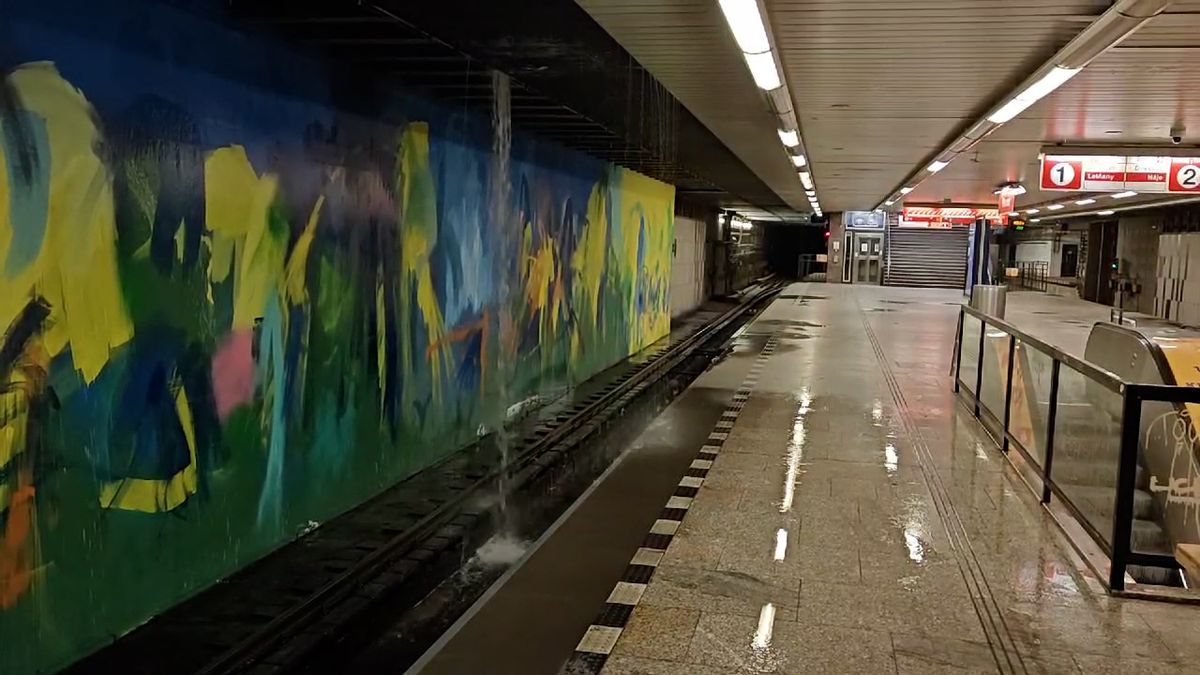 Stanice Florenc na lince C je kvůli vodě stále zavřená