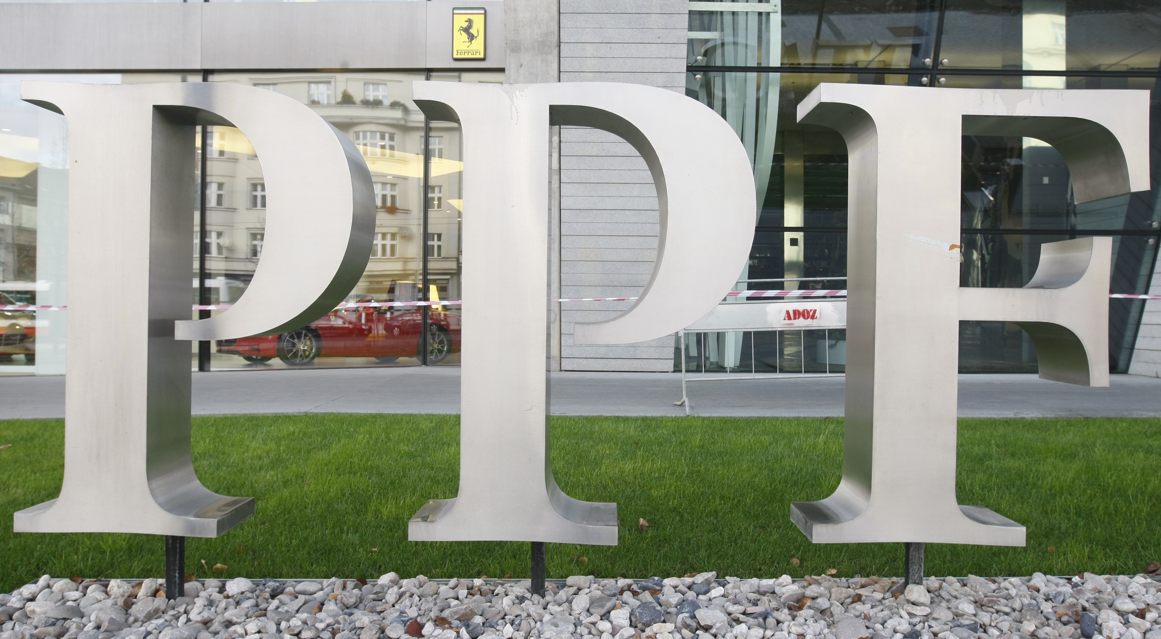 Skupině PPF stoupl v prvním pololetí čistý zisk na 20,3 miliardy