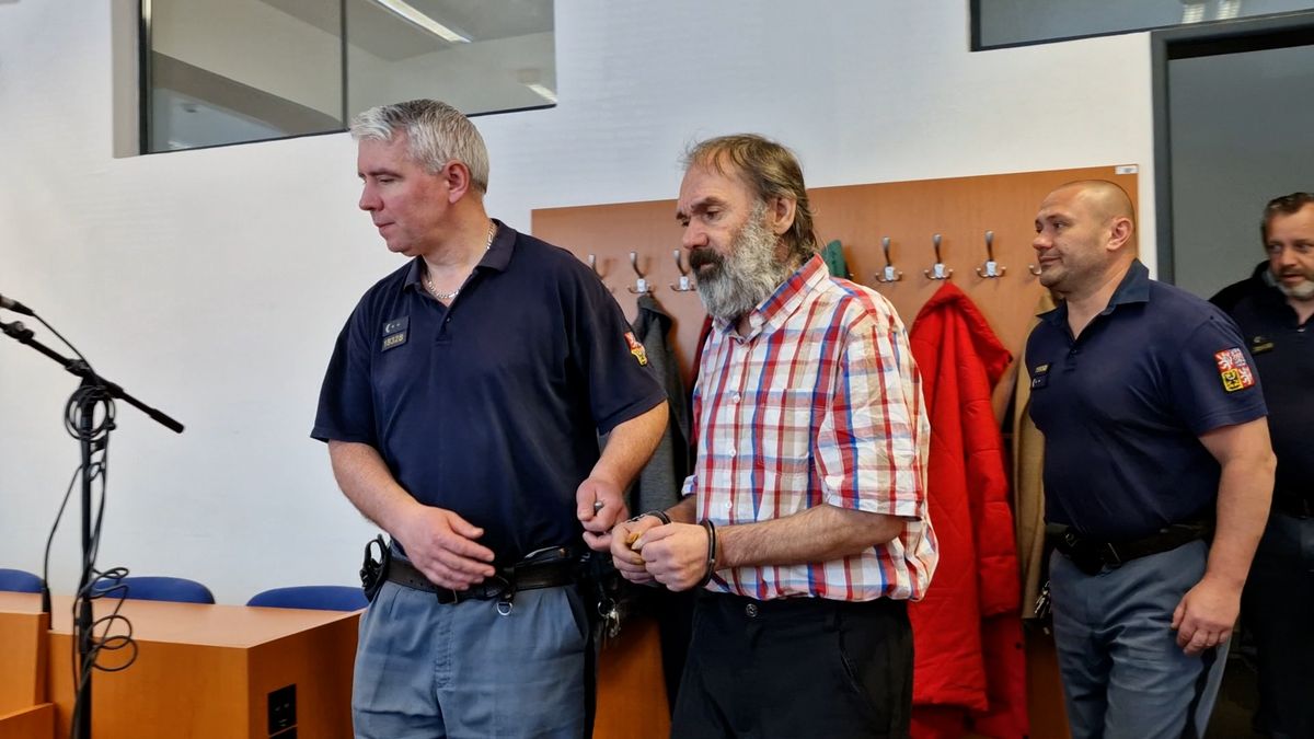 Kvůli práci uklízeče střelil kamaráda, hrozí mu 14 let