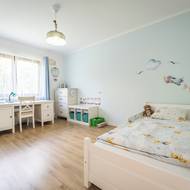 Chlapecký pokojíček. Dokonce i ten se povedlo majitelce zařídit v podobném stylu, jako je zbytek domu.