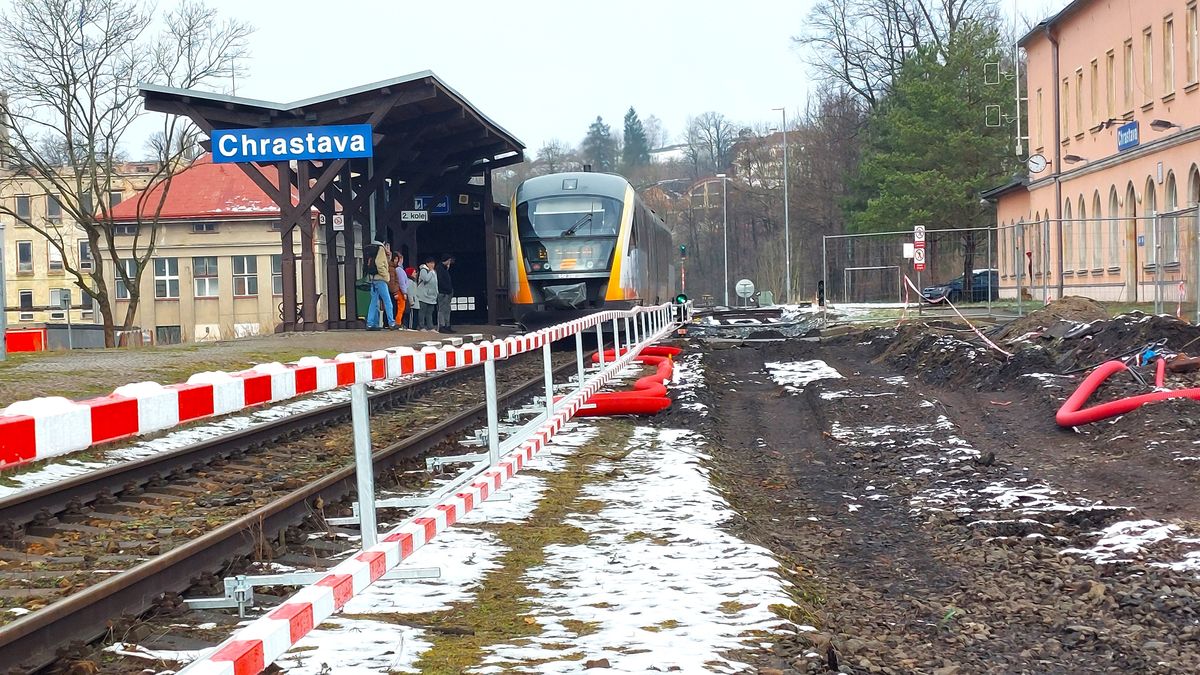 Rekonstrukce dvou nádraží zastaví na půl roku vlaky na trati z Liberce do německé Žitavy