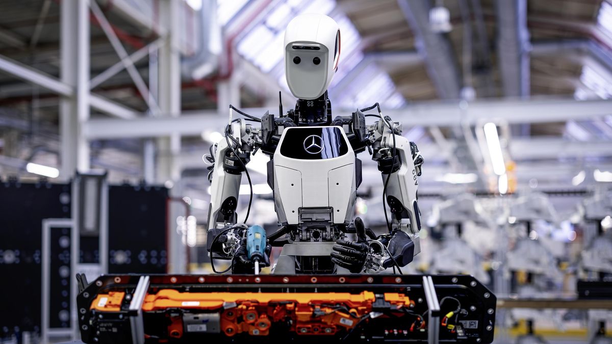 Mercedes nasazuje humanoidní roboty ve výrobě