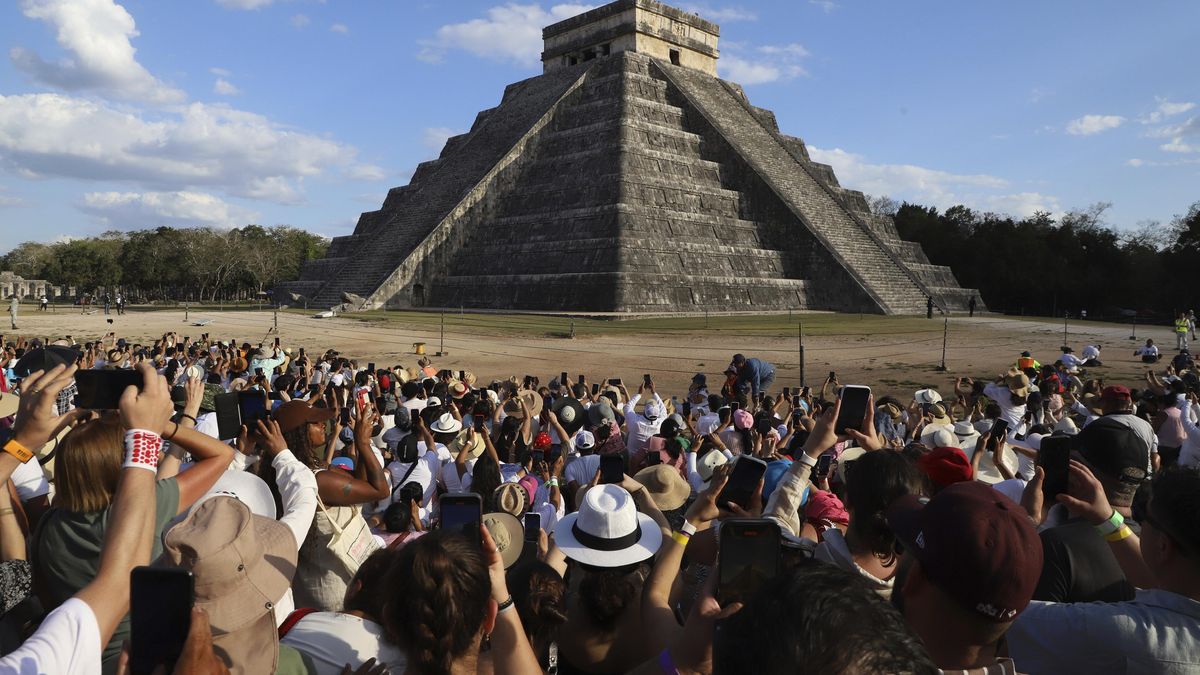 Dav v Chichén Itzá lynčoval Němce, který vylezl na vrchol ikonické pyramidy. Turisté natáčeli
