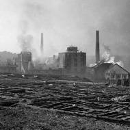 Praha po leteckém bombardování 25. března 1945