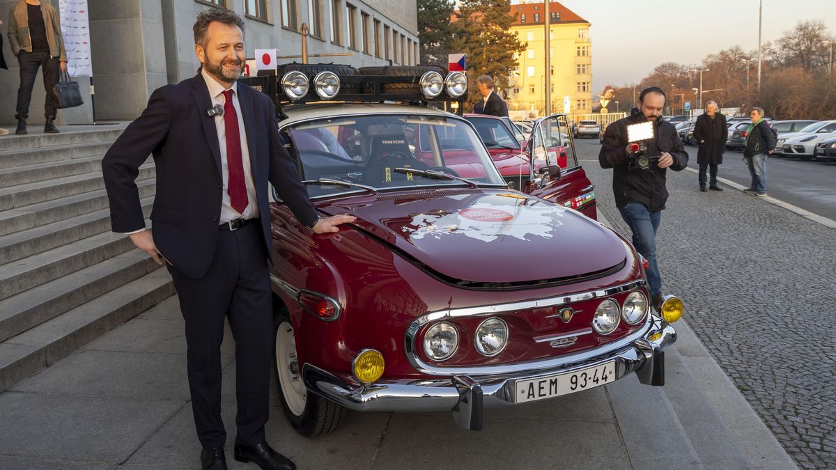 Tatra i staré škodovky. Expedice představila veterány, se kterými chystá cestu do Japonska