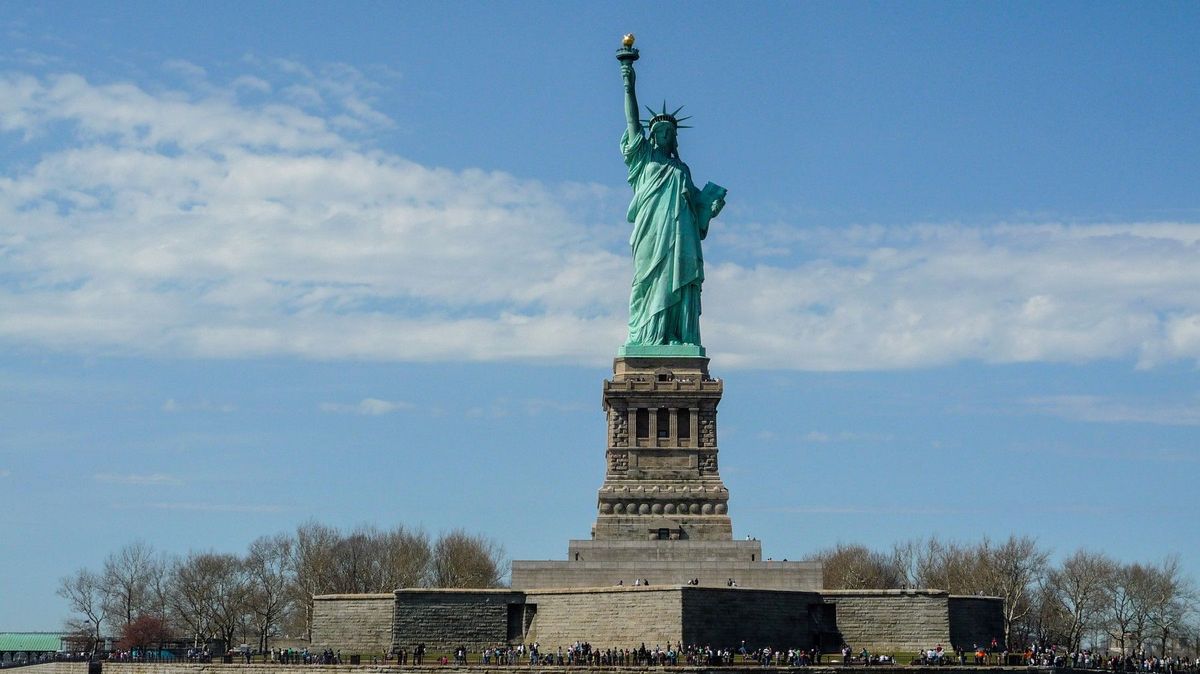 Ať nám USA vrátí sochu Svobody, zní z Paříže