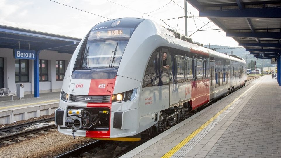 Mnohamiliardový tendr na vlaky ve středních Čechách nabírá zpoždění