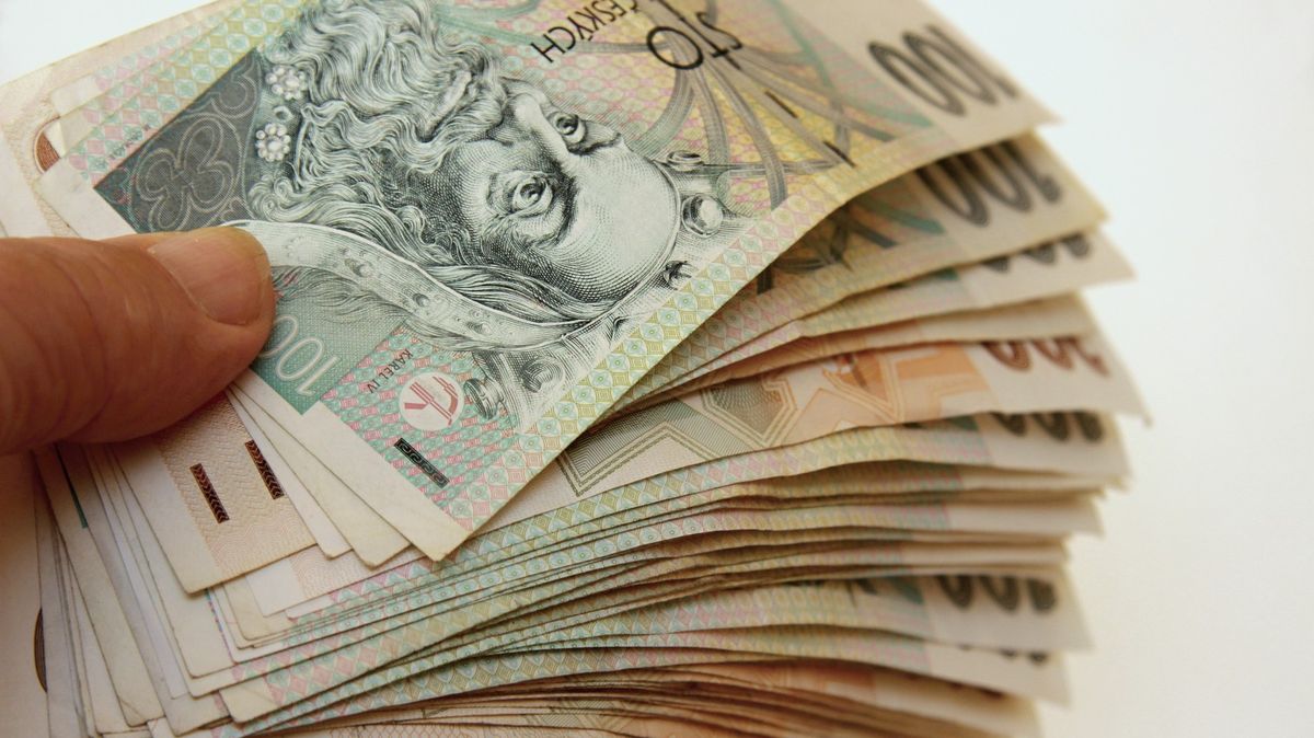 Bankám loni stoupl zisk téměř o 18 miliard. I díky poplatkům