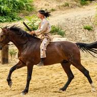 Vinnetou (Michal Bednář) v představení Poklad na Stříbrném jezeře.