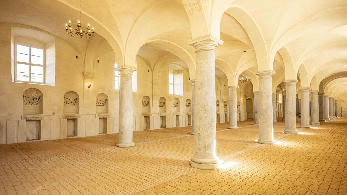 Obří císařská konírna v Zákupech se poprvé v historii otevře návštěvníkům