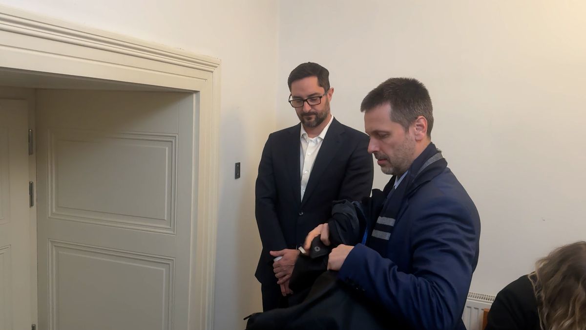 Děkan chtěl po studentech zpátky peníze ze stipendií. Bála jsem se mu říct ne, uvedla svědkyně u soudu