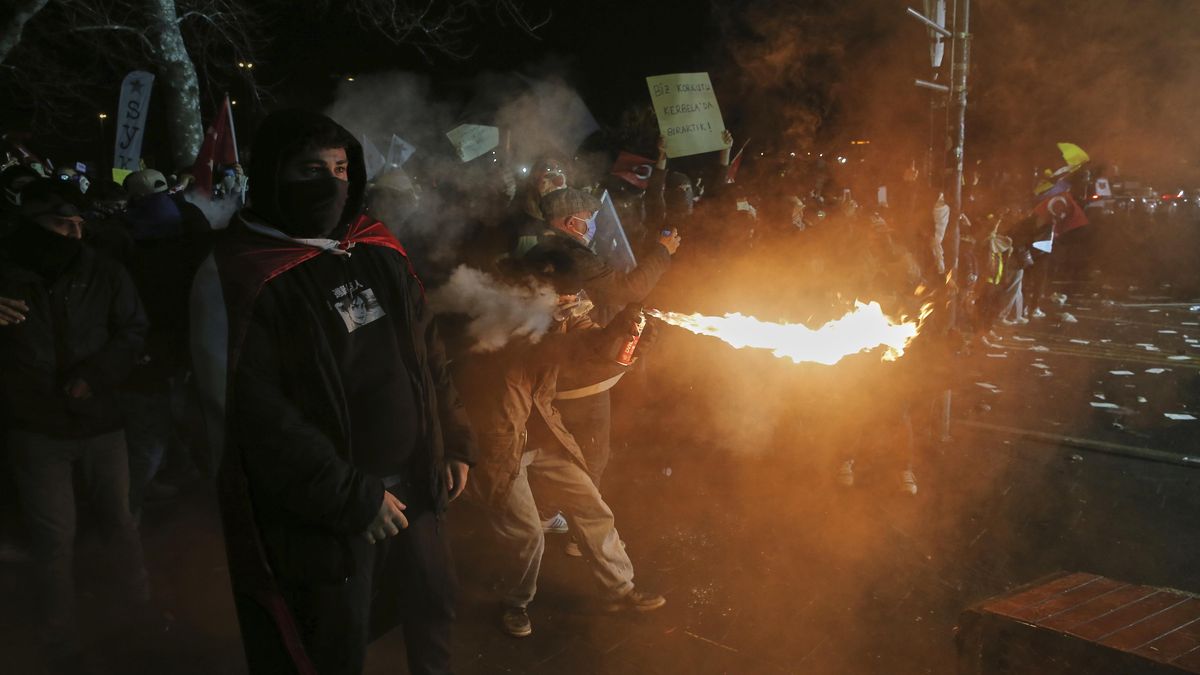 Česko odsoudilo násilí proti pokojným demonstracím v Turecku