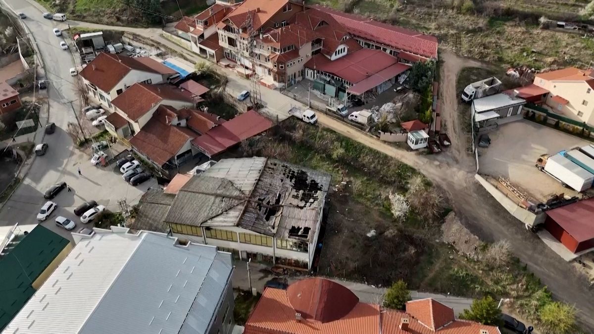 Zemřel řidič sanitky, který celou noc vozil popálené lidi z diskotéky v Severní Makedonii