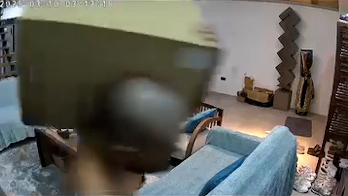 Okradenou rodinu šokoval zlodějův outfit