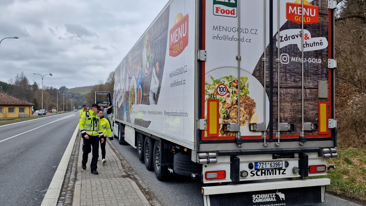Dezinfekce na hranicích, zákaz vstupu do obor. Stát rozšiřuje opatření kvůli slintavce a kulhavce