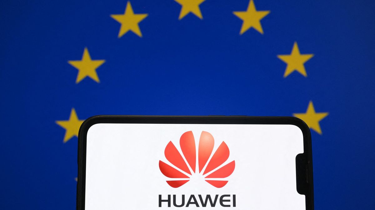 Policie v Belgii pochytala lobbisty Huawei. Kvůli korupci v Evropském parlamentu