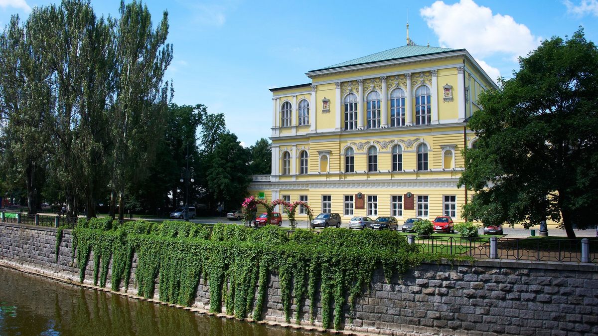 Agentura NKL musí vyklidit Žofín, soud vyhověl žalobě Prahy 1