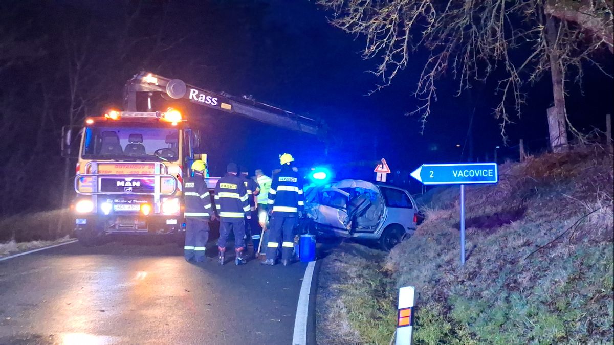 Na Prachaticku se srazila dvě auta, pět zraněných