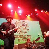 Skupina Plastic people of the Universe, která Bondyho texty zhudebnila.