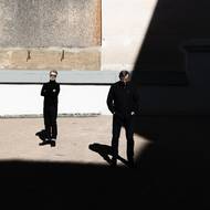 „S Honzou Němečkem máme rádi jistou komplexnost. Řešíme architekturu stavby, interiér, atypický nábytek i umělecká díla,“ říká designér Michal Froněk.