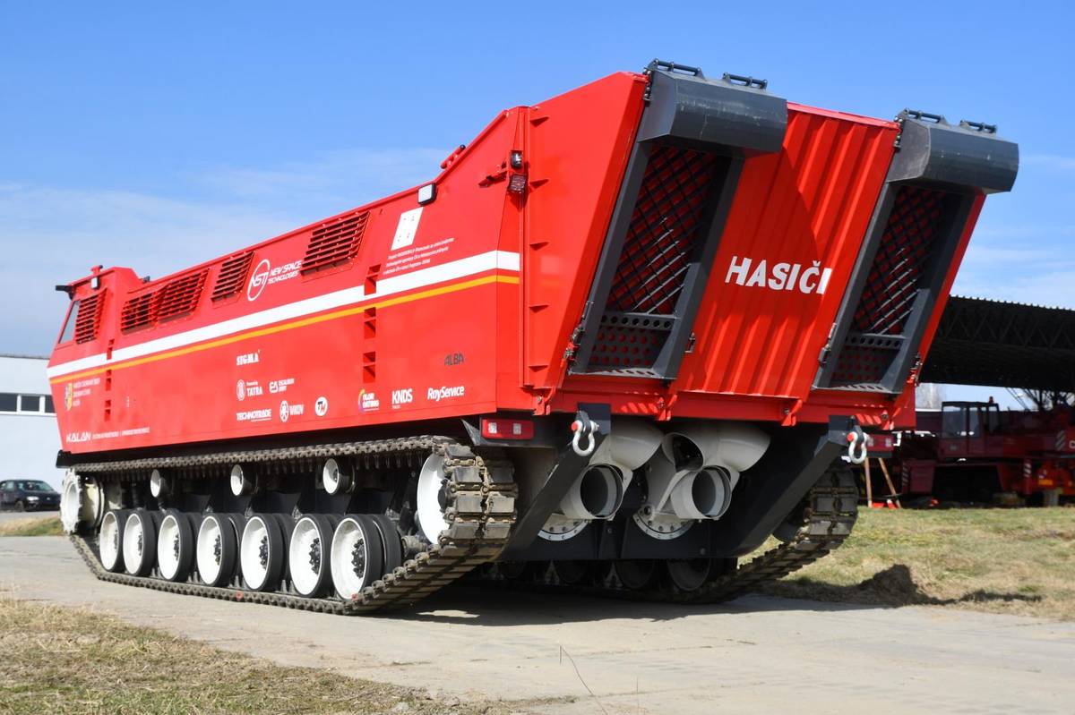 Pohyb ve vodě zajišťují tzv. water jets, umístěné v zadní části.