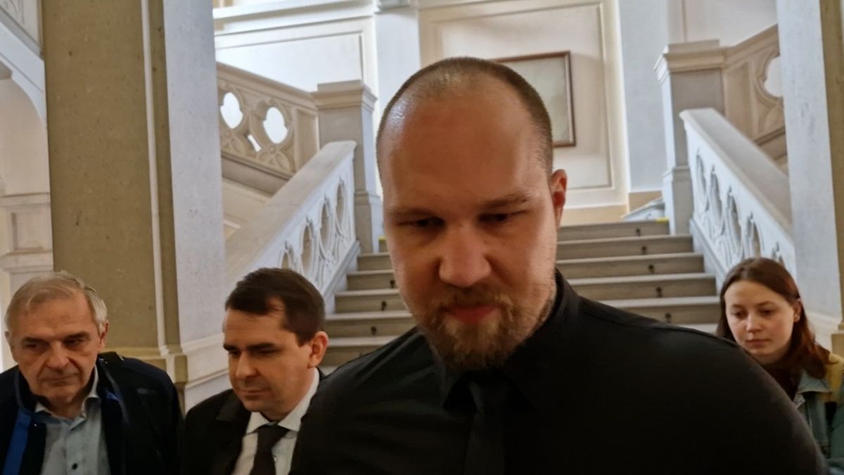 Policejní IT expert jel dle obžaloby v prodeji anabolik